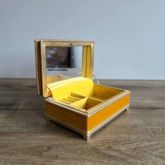 Vintage Mustard Yellow Velvet Jewelry Box Chest with Mirror. - Picture 3 of 11